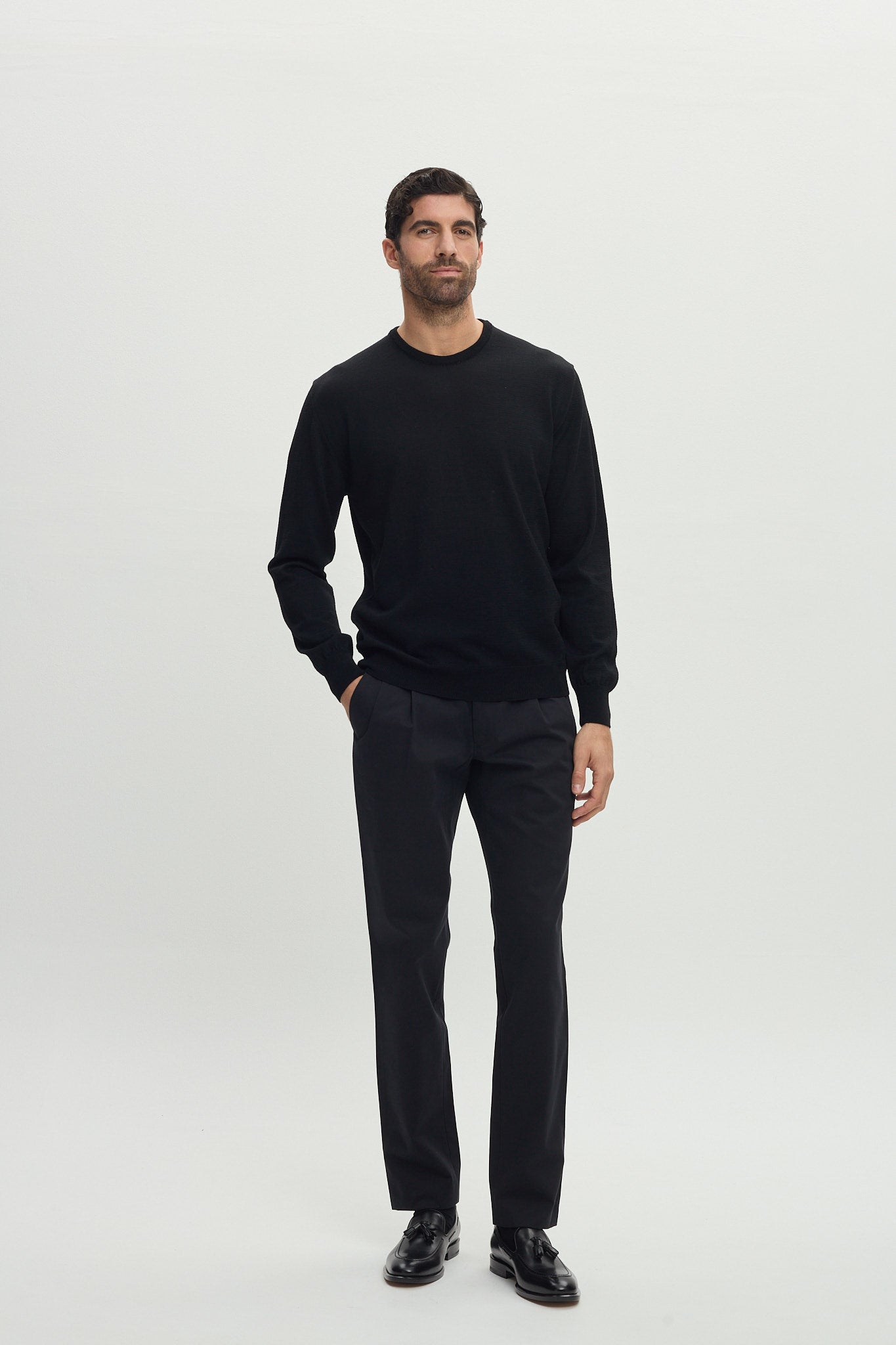 CREW NECK BLACK CASHWOOL KNITWEAR