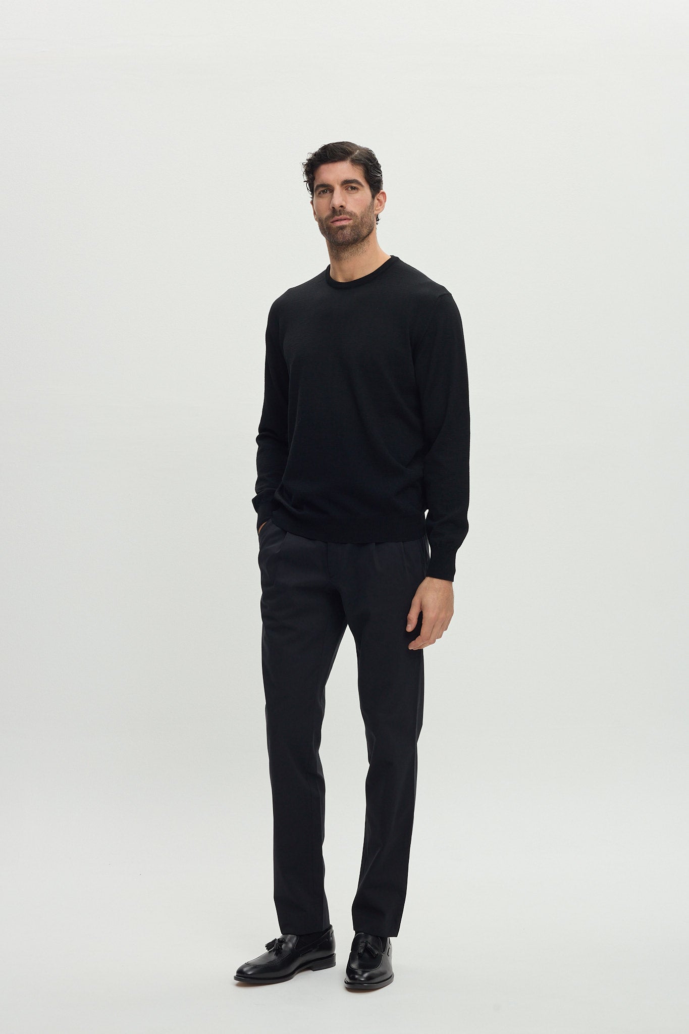 CREW NECK BLACK CASHWOOL KNITWEAR